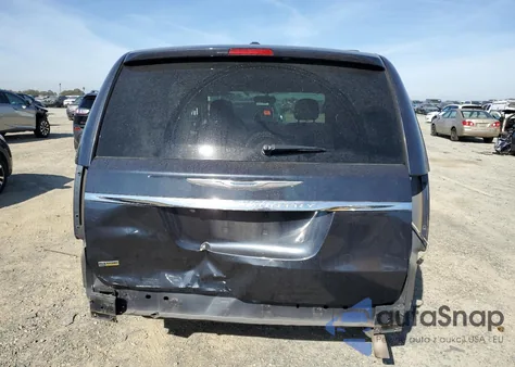 2013 Chrysler Town & Country Touring z USA, uszkodzony, nr VIN 2C4RC1BG7DR821610